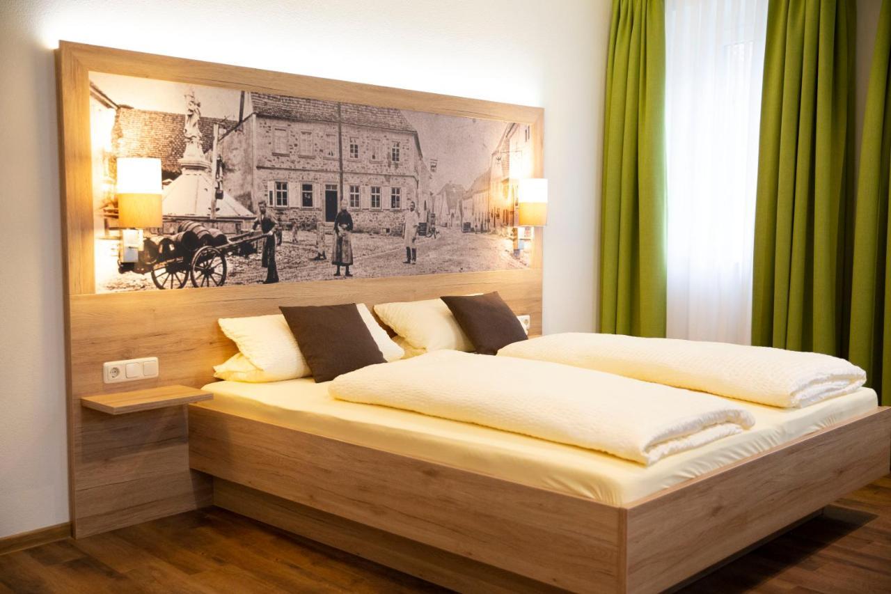 Der Patrizierhof - Weingut Gasthof Hotel - Familie Grebner Grosslangheim المظهر الخارجي الصورة