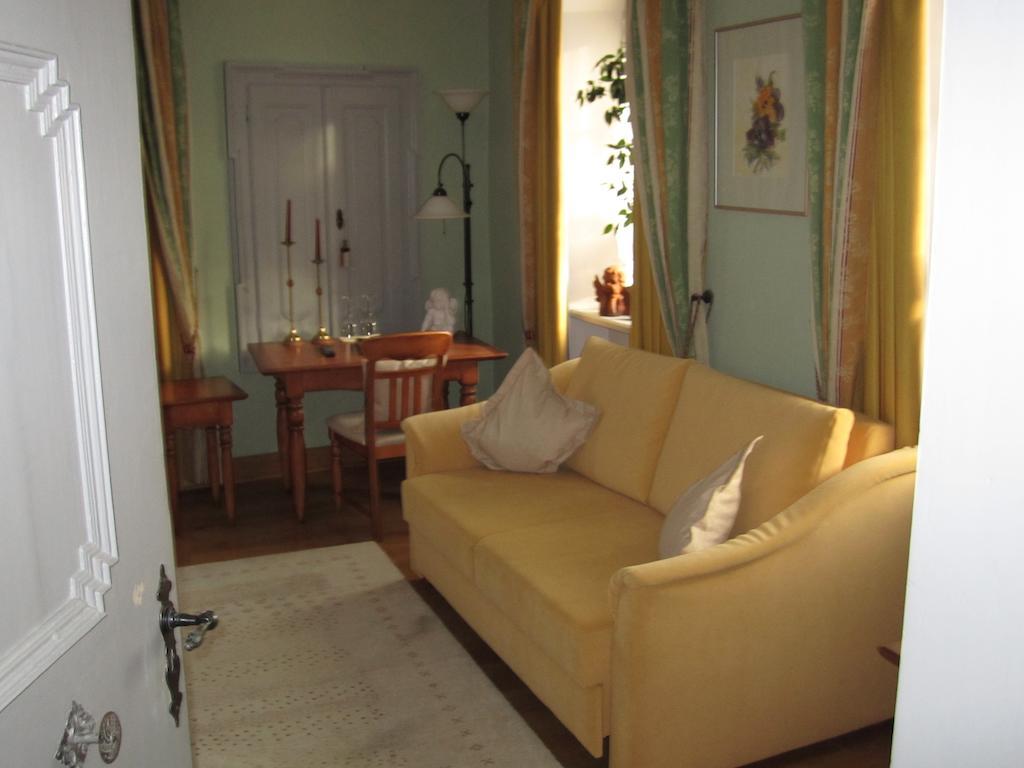 Der Patrizierhof - Weingut Gasthof Hotel - Familie Grebner Grosslangheim الغرفة الصورة